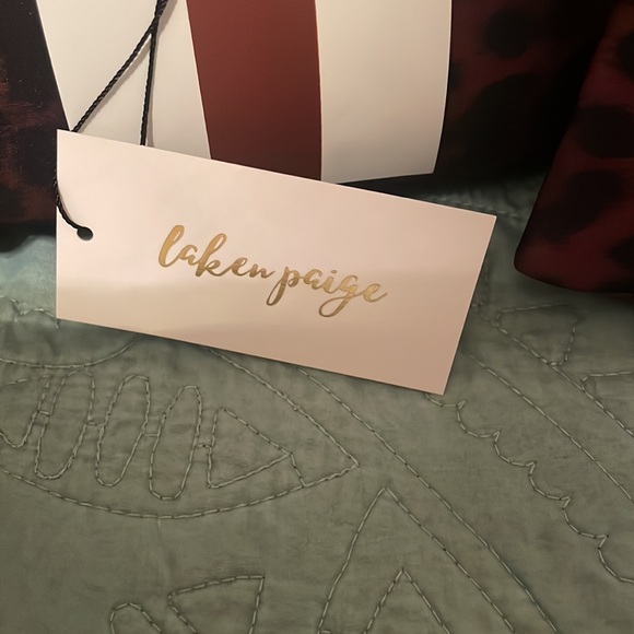 Laken Paige Neoprene large Tote in Leopard Print - Picture 5 of 8